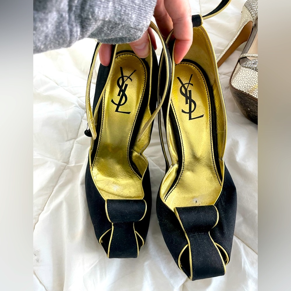 YSL amazing pumps!! In great condition! Super comfortable!
